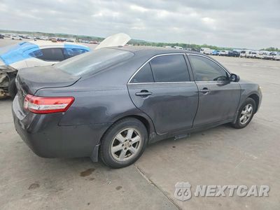Trzecie zdjęcie samochodu z tyłu: 2010 TOYOTA CAMRY BASE VIN:4T1BF3EK4AU035360 - miniatura
