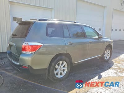 Trzecie zdjęcie samochodu z tyłu: 2011 TOYOTA HIGHLANDER BASE VIN:5TDBK3EH4BS077652 - miniatura