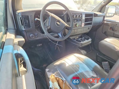 Zdjęcie 8 z 13 samochodu: 2009 CHEV EXPRESS G3500 VIN:1GCHG35K391154929 - miniatura
