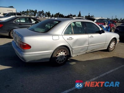 Trzecie zdjęcie samochodu z tyłu: 2001 MERCEDES-BENZ E 320 VIN:WDBJF65J61B277103 - miniatura