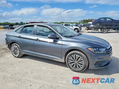 Czwarte zdjęcie samochodu z boku: 2021 VOLKSWAGEN JETTA S VIN:3VWC57BU5MM050836 - miniatura