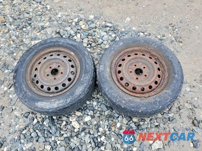 Zdjęcie 12 z 13 samochodu: 2002 TOYOTA CAMRY LE VIN:JTDBE32K420119764 - miniatura