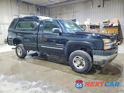 Czwarte zdjęcie samochodu z boku: 2004 CHEVROLET SILVERADO K2500 HEAVY DUTY VIN:1GCHK24U44E130698 - miniatura