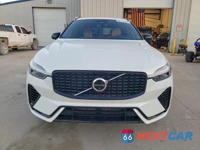 Piąte zdjęcie samochodu w środku: 2024 VOLVO XC60 ULTIMATE VIN:YV4H60DM7R1829649 - miniatura