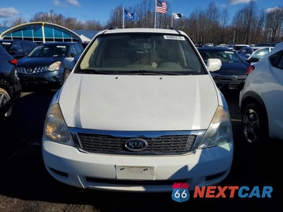 Piąte zdjęcie samochodu w środku: 2011 KIA SEDONA LX VIN:KNDMG4C76B6384847 - miniatura