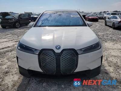 Piąte zdjęcie samochodu w środku: 2025 BMW IX XDRIVE50 VIN:WB523CF09SCT29558 - miniatura
