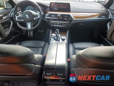 Zdjęcie 8 z 11 samochodu: 2018 BMW M550XI VIN:WBAJB9C5XJB049879 - miniatura