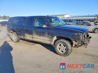 Czwarte zdjęcie samochodu z boku: 2003 CHEVROLET SILVERADO K1500 VIN:2GCEK19T631182220 - miniatura