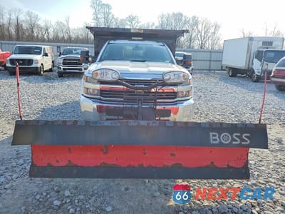 Piąte zdjęcie samochodu w środku: 2015 CHEVROLET SILVERADO 3500HD DUMP TRUCK VIN:1GB3KYCG4FZ520709 - miniatura