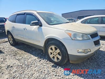 Czwarte zdjęcie samochodu z boku: 2012 CHEVROLET TRAVERSE LT VIN:1GNKVJED3CJ190507 - miniatura