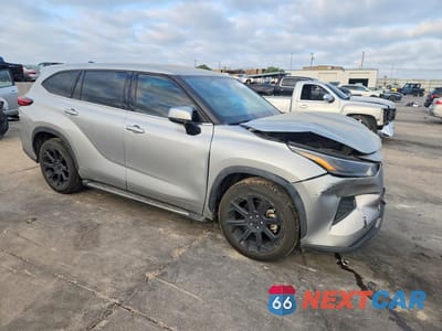 Czwarte zdjęcie samochodu z boku: 2022 TOYOTA HIGHLANDER L VIN:5TDCZRAH9NS114711 - miniatura