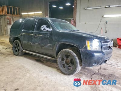 Czwarte zdjęcie samochodu z boku: 2014 CHEVROLET TAHOE K1500 LT VIN:1GNSKBE02ER247201 - miniatura