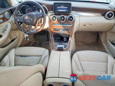 Zdjęcie 8 z 12 samochodu: 2015 MERCEDES-BENZ C 300 4MATIC VIN:55SWF4KB8FU039992 - miniatura
