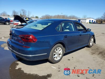 Trzecie zdjęcie samochodu z tyłu: 2018 VOLKSWAGEN PASSAT S VIN:1VWAA7A37JC016616 - miniatura