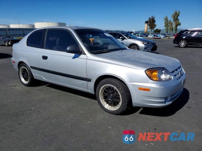 Czwarte zdjęcie samochodu z boku: 2003 HYUNDAI ACCENT BASE VIN:KMHCF35C13U260030 - miniatura