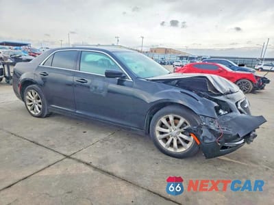 Czwarte zdjęcie samochodu z boku: 2018 CHRYSLER 300 TOURING VIN:2C3CCARG2JH235026 - miniatura