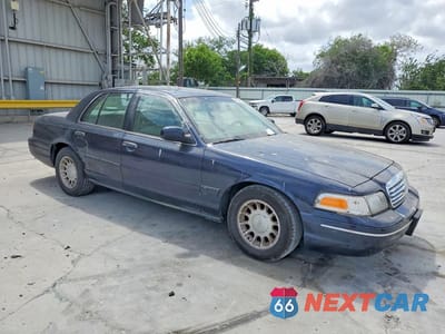 Czwarte zdjęcie samochodu z boku: 2000 FORD CROWN VICTORIA LX VIN:2FAFP74W6YX147875 - miniatura