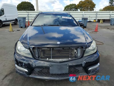 Piąte zdjęcie samochodu w środku: 2013 MERCEDES-BENZ C 250 VIN:WDDGJ4HB1DG030295 - miniatura