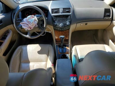 Zdjęcie 8 z 11 samochodu: 2004 HONDA ACCORD EX VIN:1HGCM66544A006733 - miniatura