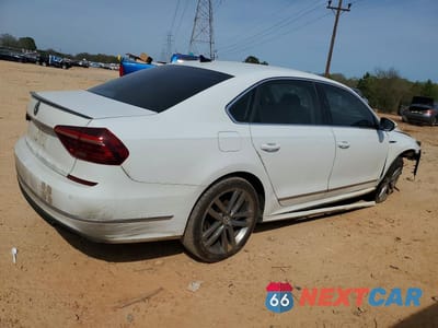 Trzecie zdjęcie samochodu z tyłu: 2019 VOLKSWAGEN PASSAT SE R-LINE VIN:1VWMA7A36KC002575 - miniatura