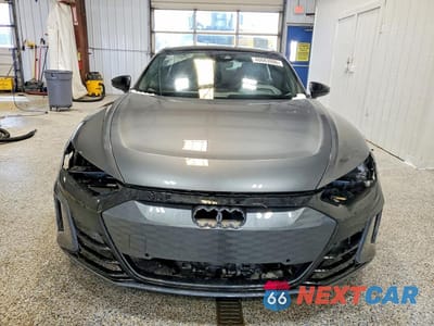 Piąte zdjęcie samochodu w środku: 2022 AUDI RS E-TRON GT VIN:WAUBHBFW0N7902202 - miniatura