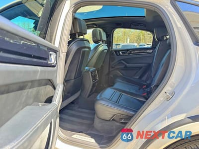 Zdjęcie 7 z 14 samochodu: 2023 PORSCHE CAYENNE COUPE VIN:WP1BA2AY6PDA25539 - miniatura