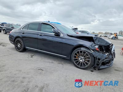 Czwarte zdjęcie samochodu z boku: 2018 MERCEDES-BENZ E 300 4MATIC VIN:WDDZF4KB1JA302653 - miniatura