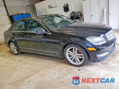 Czwarte zdjęcie samochodu z boku: 2012 MERCEDES-BENZ C 300 4MATIC VIN:WDDGF8BB8CA708768 - miniatura