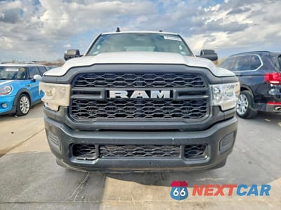 Piąte zdjęcie samochodu w środku: 2022 RAM 2500 TRADESMAN 4WD 6.4L V8 VIN:3C6UR5CJ6NG203137 - miniatura
