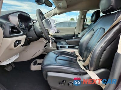 Zdjęcie 7 z 13 samochodu: 2023 CHRYSLER PACIFICA HYBRID TOURING L VIN:2C4RC1L77PR611690 - miniatura
