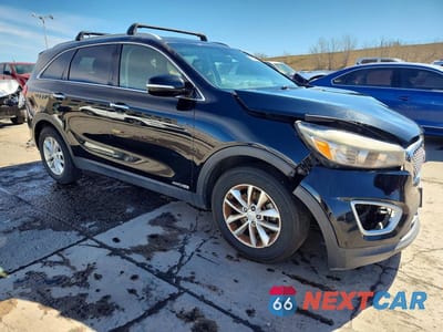 Czwarte zdjęcie samochodu z boku: 2017 KIA SORENTO LX V6 VIN:5XYPGDA56HG235407 - miniatura
