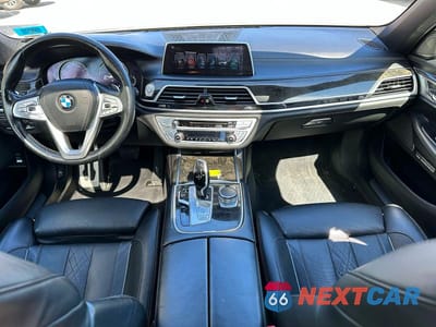 Zdjęcie 9 z 12 samochodu: 2016 BMW 750 XI VIN:WBA7F2C54GG419337 - miniatura