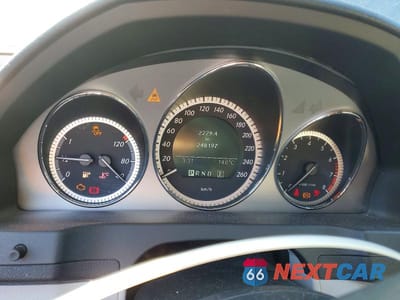 Zdjęcie 9 z 11 samochodu: 2011 MERCEDES-BENZ C 250 4MATIC VIN:WDDGF8FB7BA505041 - miniatura