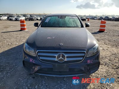 Piąte zdjęcie samochodu w środku: 2017 MERCEDES-BENZ E 300 VIN:WDDZF4JB3HA286452 - miniatura