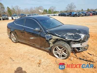 Czwarte zdjęcie samochodu z boku: 2013 MERCEDES-BENZ C 250 VIN:WDDGJ4HB0DG026531 - miniatura