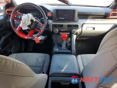 Zdjęcie 8 z 11 samochodu: 2024 TOYOTA TACOMA SR5 VIN:3TMKB5FN1RM014874 - miniatura