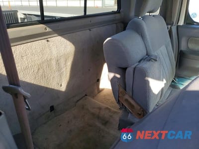 Zdjęcie 10 z 11 samochodu: 1999 NISSAN FRONTIER XE VIN:1N6DD26S3XC318209 - miniatura