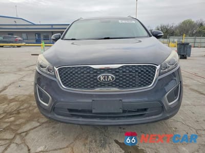 Piąte zdjęcie samochodu w środku: 2017 KIA SORENTO LX V6 VIN:5XYPGDA5XHG302994 - miniatura
