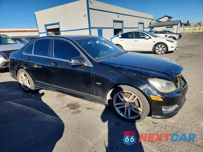 Czwarte zdjęcie samochodu z boku: 2012 MERCEDES-BENZ C 250 VIN:WDDGF4HB2CA615843 - miniatura
