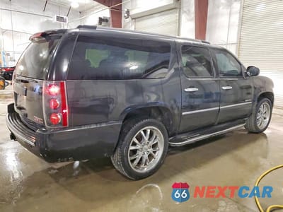Trzecie zdjęcie samochodu z tyłu: 2011 GMC YUKON XL DENALI VIN:1GKS2MEF0BR234018 - miniatura