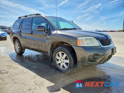 Czwarte zdjęcie samochodu z boku: 2011 MITSUBISHI ENDEAVOR LS VIN:4A4JN2AS7BE025817 - miniatura