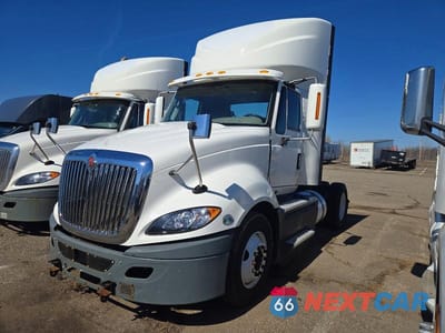 Drugie zdjęcie samochodu z przodu: 2017 INTERNATIONAL PROSTAR SEMI TRUCK VIN:1HSDGAPR3HH501900 - miniatura
