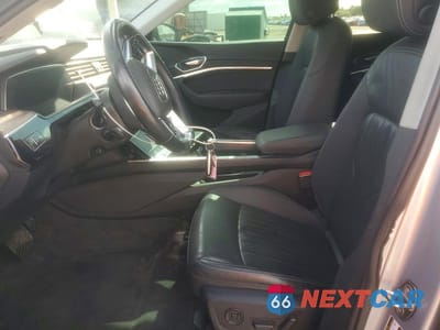 Zdjęcie 7 z 14 samochodu: 2019 AUDI E-TRON PREMIUM PLUS VIN:WA1LABGE7KB020898 - miniatura