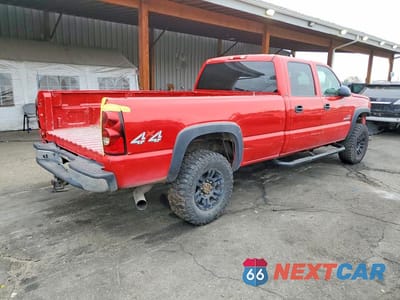Trzecie zdjęcie samochodu z tyłu: 2005 CHEVROLET SILVERADO K2500 HEAVY DUTY VIN:1GCHK23245F871395 - miniatura