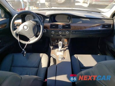 Zdjęcie 8 z 11 samochodu: 2010 BMW 528 XI VIN:WBANV1C56AC159056 - miniatura