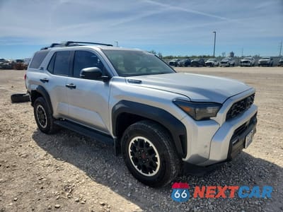 Czwarte zdjęcie samochodu z boku: 2025 TOYOTA 4RUNNER TRD OFF-ROAD HV VIN:JTEVB5BR1S5010031 - miniatura