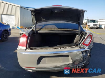 Zdjęcie 6 z 11 samochodu: 2018 CHRYSLER 300 LIMITED VIN:2C3CCAEGXJH148710 - miniatura
