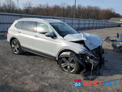 Czwarte zdjęcie samochodu z boku: 2018 VOLKSWAGEN TIGUAN SEL PREMIUM VIN:3VV4B7AX3JM214092 - miniatura