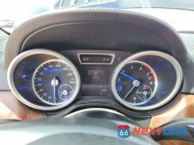 Zdjęcie 9 z 12 samochodu: 2015 MERCEDES-BENZ GL 550 4MATIC VIN:4JGDF7DE1FA552703 - miniatura