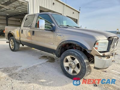 Czwarte zdjęcie samochodu z boku: 2006 FORD F250 SUPER DUTY VIN:1FTSW21P36EA10595 - miniatura